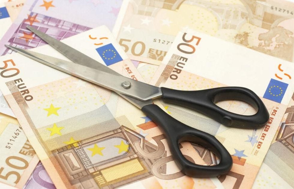 6 υπουργοί ομολογούν «μαχαίρι» στις δαπάνες